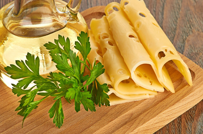 Обои картинки фото еда, разное, сыр, ломтики, петрушка, масло
