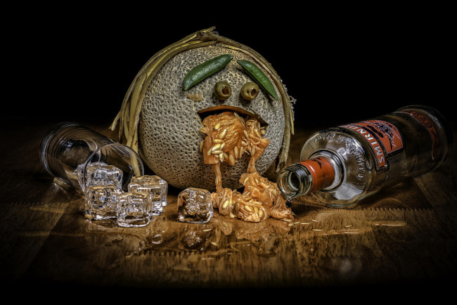 Обои картинки фото юмор и приколы, кубики, льда, дыня, стакан, бутылка, натюрморт, водка