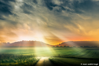 Картинка природа восходы закаты лучи поле дорога