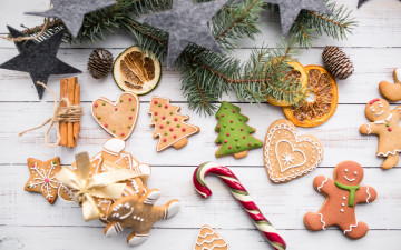 Картинка праздничные угощения celebration winter new year xmas decoration корица пряники ёлочки sweet имбирные christmas звёздочки человечки
