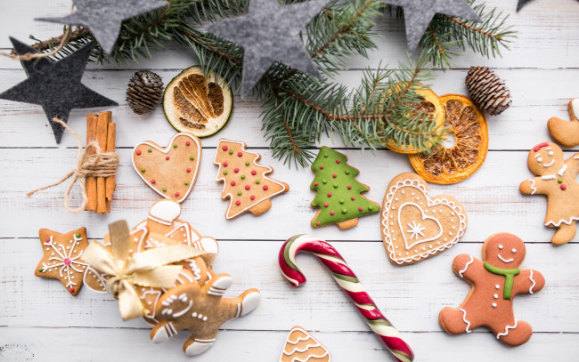 Обои картинки фото праздничные, угощения, celebration, winter, new, year, xmas, decoration, корица, пряники, ёлочки, sweet, имбирные, christmas, звёздочки, человечки