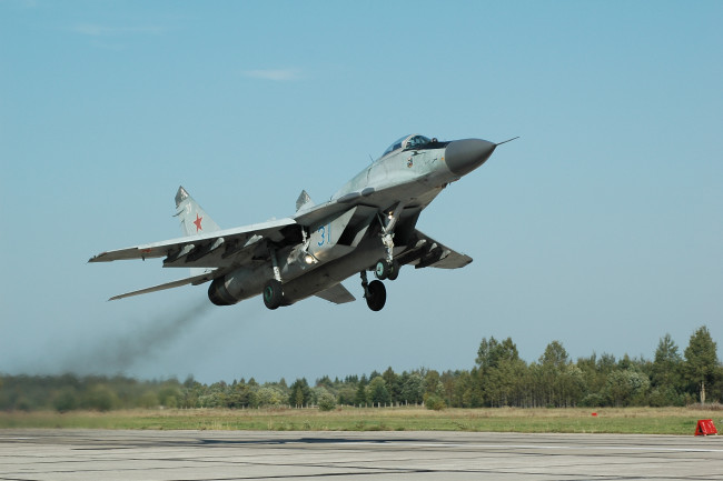 Обои картинки фото миг- 29, авиация, боевые самолёты, миг-, 29, взлёт, истребитель, самолёт
