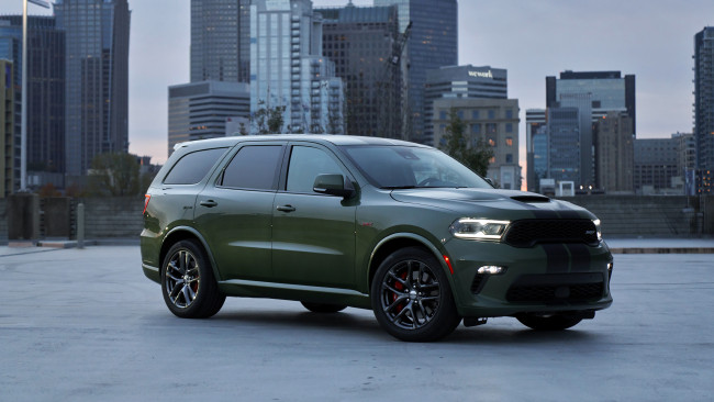 Обои картинки фото автомобили, dodge, зеленый, 2021, durango, srt, 392, джип, город
