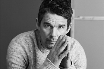 Картинка мужчины ethan+hawke итан грин хоук актер писатель режисер черно белое свитер