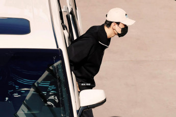 Картинка мужчины gong+jun+|+simon+gong актер кепка маска машина