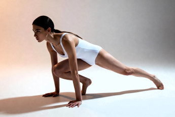 Картинка 3д+графика люди+ people девушка брюнетка боди фитнес