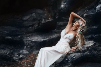 Картинка красивая+девушка девушки -+блондинки +светловолосые девушка женщина блондинка светловолосая сексуальная модель звезда позирует разная обувь верхняя стильная одежда нижнее эротическое бельё трусы лифчик колготки чулки аксессуары макияж и множество элементов на фотографии