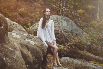 Картинка красивая+девушка девушки -+брюнетки +шатенки девушка женщина шатенка темноволосая сексуальная модель звезда позирует разная обувь верхняя стильная одежда нижнее эротическое бельё трусы лифчик колготки чулки аксессуары макияж и множество элементов на фотографии