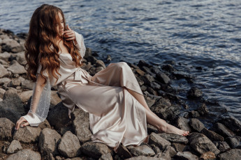 Картинка красивая+девушка девушки -+брюнетки +шатенки девушка женщина шатенка темноволосая сексуальная модель звезда позирует разная обувь верхняя стильная одежда нижнее эротическое бельё трусы лифчик колготки чулки аксессуары макияж и множество элементов на фотографии