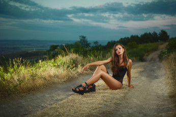 Картинка красивая+девушка девушки -+брюнетки +шатенки девушка женщина шатенка темноволосая сексуальная модель звезда позирует разная обувь верхняя стильная одежда нижнее эротическое бельё трусы лифчик колготки чулки аксессуары макияж и множество элементов на фотографии