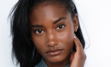 обоя melodie monrose, девушки, - лица,  портреты, melodie, monrose, портрет, лицо, девушка, модель, брюнетка, темнокожая, чернокожая, красотка, макияж, взгляд