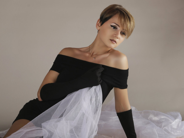 Обои картинки фото kloe love, девушки, - брюнетки,  шатенки, девушка, женщина, шатенка, темноволосая, сексуальная, модель, звезда, позирует, разная, обувь, верхняя, стильная, одежда, нижнее, эротическое, бельё, трусы, лифчик, колготки, чулки, аксессуары, макияж, и, множество, элементов, на, фотографии