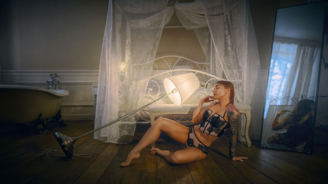 Обои картинки фото красивая девушка, девушки, - брюнетки,  шатенки, девушка, женщина, шатенка, темноволосая, сексуальная, модель, звезда, позирует, разная, обувь, верхняя, стильная, одежда, нижнее, эротическое, бельё, трусы, лифчик, колготки, чулки, аксессуары, макияж, и, множество, элементов, на, фотографии