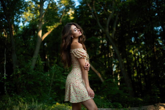 Обои картинки фото красивая девушка, девушки, - брюнетки,  шатенки, девушка, женщина, шатенка, темноволосая, сексуальная, модель, звезда, позирует, разная, обувь, верхняя, стильная, одежда, нижнее, эротическое, бельё, трусы, лифчик, колготки, чулки, аксессуары, макияж, и, множество, элементов, на, фотографии