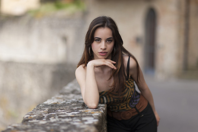 Обои картинки фото красивая девушка, девушки, - брюнетки,  шатенки, девушка, женщина, брюнетка, темноволосая, сексуальная, модель, звезда, позирует, разная, обувь, верхняя, стильная, одежда, нижнее, эротическое, бельё, трусы, лифчик, колготки, чулки, аксессуары, макияж, и, множество, элементов, на, фотографии