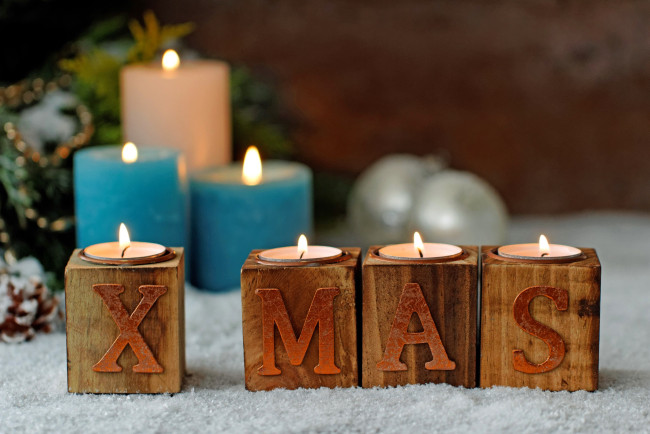 Обои картинки фото праздничные, новогодние свечи, свечи, кубики, украшения