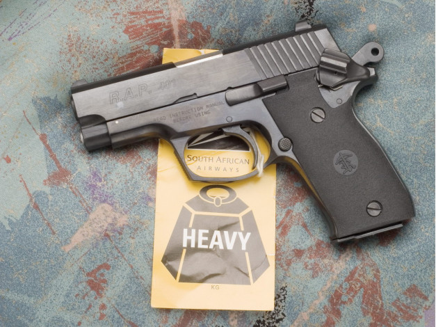 Обои картинки фото rap401, оружие, пистолеты