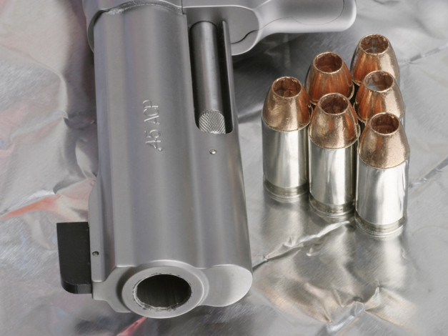 Обои картинки фото revolver, 45acp, оружие, пулимагазины