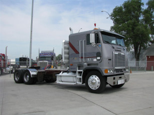 Картинка автомобили freightliner