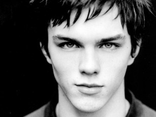 Картинка nicholas hoult мужчины