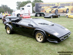 Картинка автомобили выставки уличные фото lamborghini countach