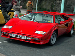 Картинка автомобили выставки уличные фото lamborghini countach