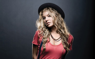 Картинка музыка fergie stacy ferguson бусы шляпа