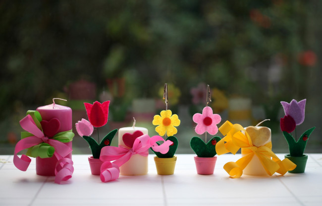 Обои картинки фото разное, свечи, сердечка, яркий, ленты, войлок, цветочки