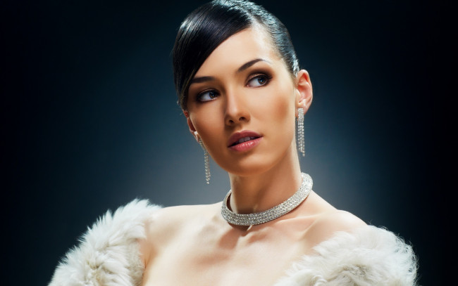 Обои картинки фото -Unsort Брюнетки Шатенки, девушки, unsort, брюнетки, шатенки, взгляд, ожерелье, серьги