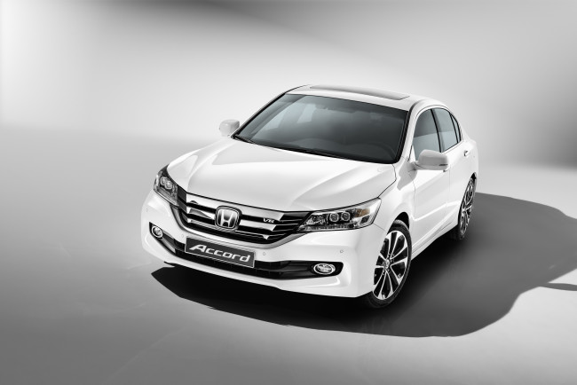 Обои картинки фото автомобили, honda, светлый, 2014г, cis-spec, v6, accord