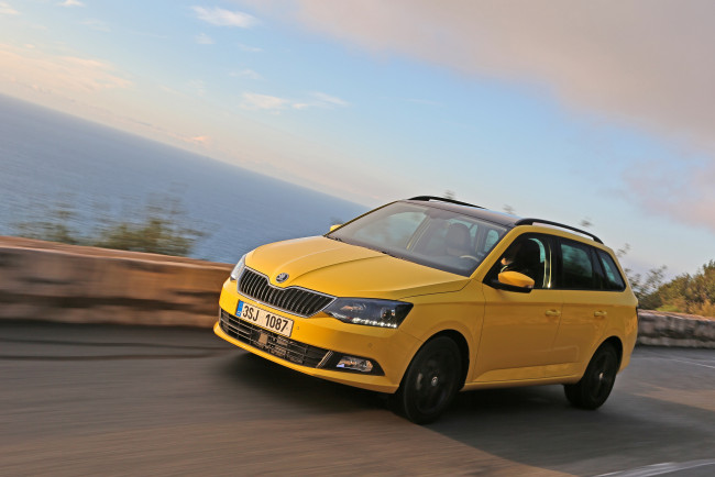 Обои картинки фото автомобили, skoda, желтый, 2015г, combi, fabia