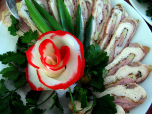 Картинка еда колбасные+изделия лук петрушка мясной рулет