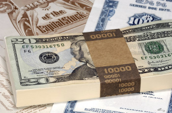 Картинка разное золото +купюры +монеты пачки доллары