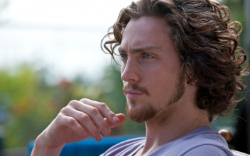 Картинка aaron+taylor-johnson мужчины бородка усы