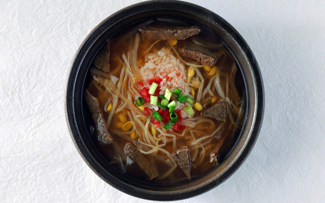 Обои картинки фото еда, первые блюда, перец, лук, мясо, суп