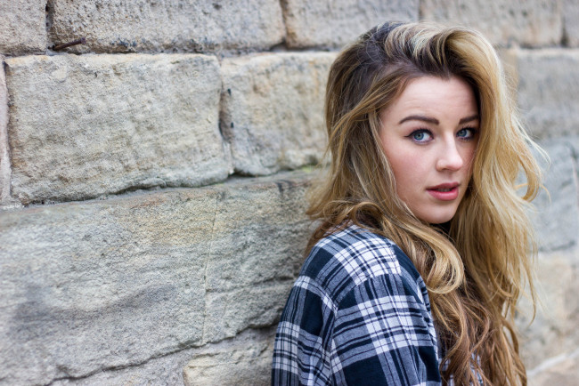 Обои картинки фото девушки, -unsort , брюнетки,  шатенки, взгляд, лицо