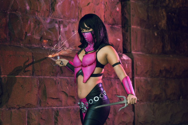 Обои картинки фото разное, cosplay , косплей, униформа, взгляд, девушка, фон, raquel sparrow