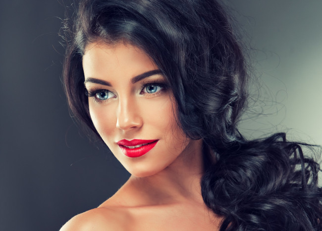 Обои картинки фото девушки, -unsort , лица,  портреты, лицо, девушка, голубые, волосы, макияж, глаза, взгляд, портрет, модель, брюнетка