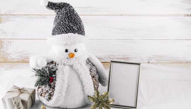 Обои картинки фото праздничные, мягкие игрушки, большой, снеговик, игрушечный