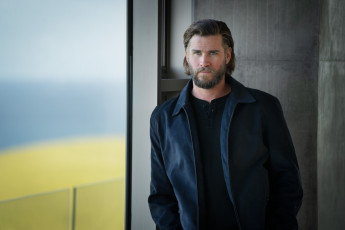 Картинка poker+face+||+2022 кино+фильмы poker+face покерфейс лиам хемсворт liam hemsworth michael nankervis боевик триллер криминал