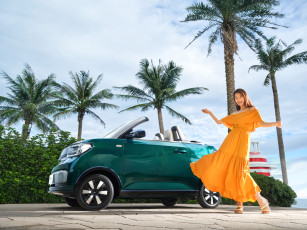 Картинка автомобили -авто+с+девушками wuling