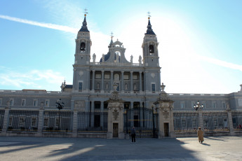 Картинка города мадрид+ испания альмудена собор