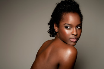 Картинка девушки -unsort+ лица +портреты макияж девушка причёска негритянка поза брюнетка чернокожая темнокожая мулатка antoinette robertson портрет лицо взгляд