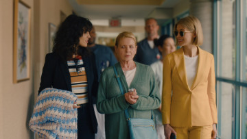 Картинка i+care+a+lot+ +2021+ кино+фильмы i+care+a+lot аферистка rosamund pike eiza gonzalez dianne wiest триллер комедия криминал