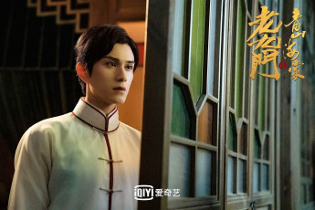 обоя кино фильмы, -unknown , другое, персонаж, костюм, дверь