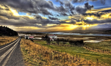 Картинка города -+здания +дома дома дорога озера луга тучи