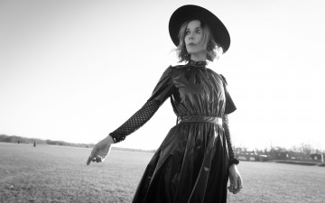 Картинка sofia+di+martino девушки -+черно-белые черно-белая шляпа платье