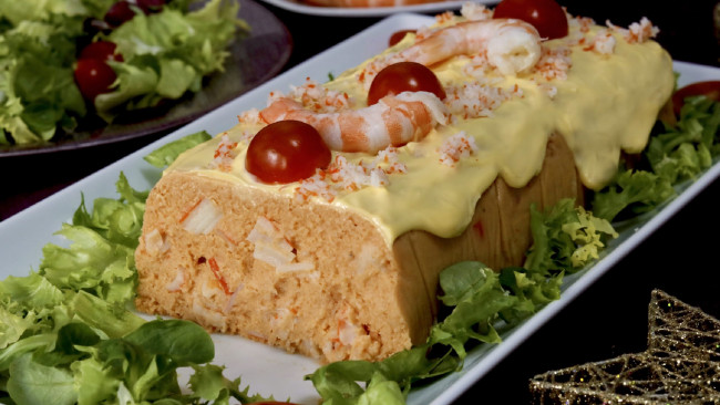 Обои картинки фото еда, салаты,  закуски, креветки, закуска, паштет, зелень