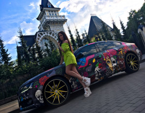 Картинка девушка+и+авто автомобили -авто+с+девушками девушка женщина шатенка темноволосая сексуальная модель звезда позирует разная обувь верхняя стильная одежда нижнее эротическое бельё трусы лифчик колготки чулки аксессуары макияж и множество элементов на фотографии