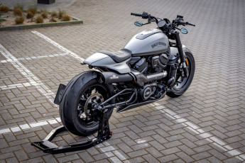 Картинка мотоциклы harley-davidson sportster s-1250 customized silver streak